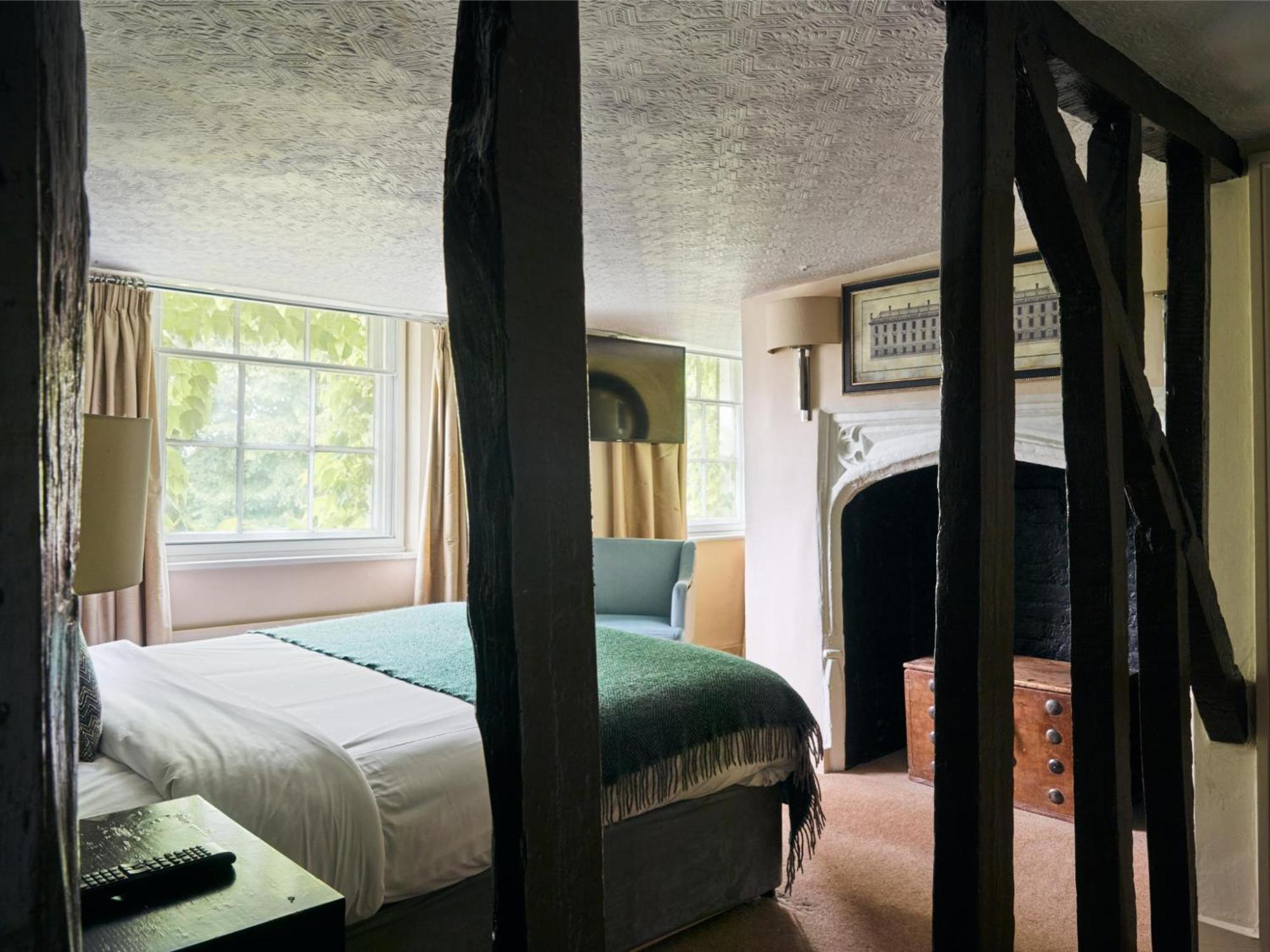 The Talbot Inn Вокінг Екстер'єр фото