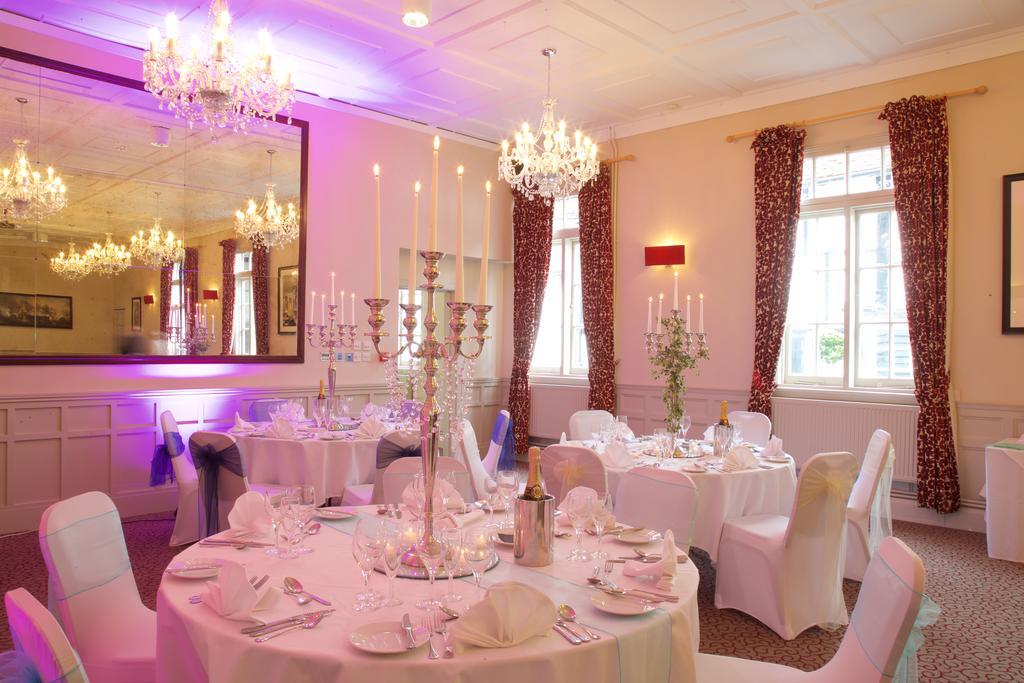 The Talbot Inn Вокінг Екстер'єр фото