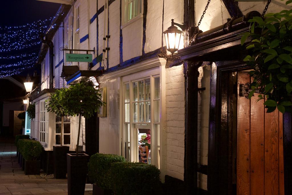 The Talbot Inn Вокінг Екстер'єр фото