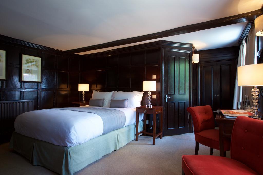 The Talbot Inn Вокінг Екстер'єр фото