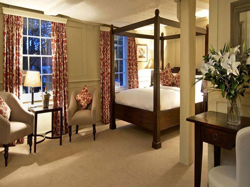 The Talbot Inn Вокінг Екстер'єр фото